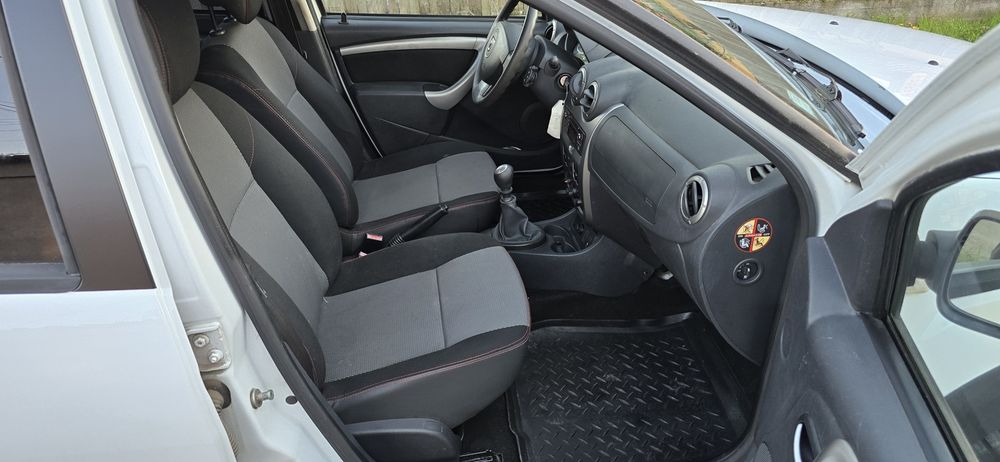 Vând Dacia Duster