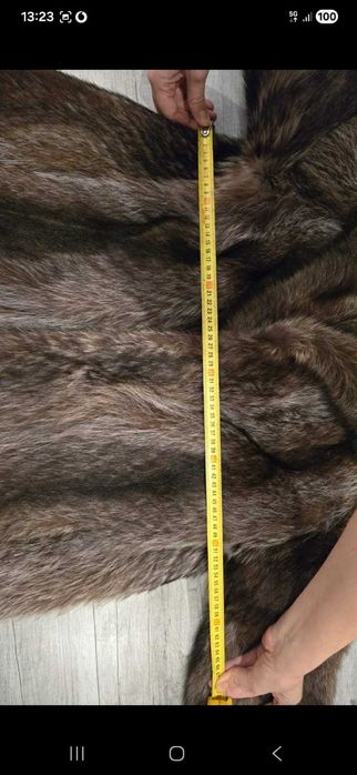 Blana naturala  (nu știu exact de la ce animal e) dar este superba