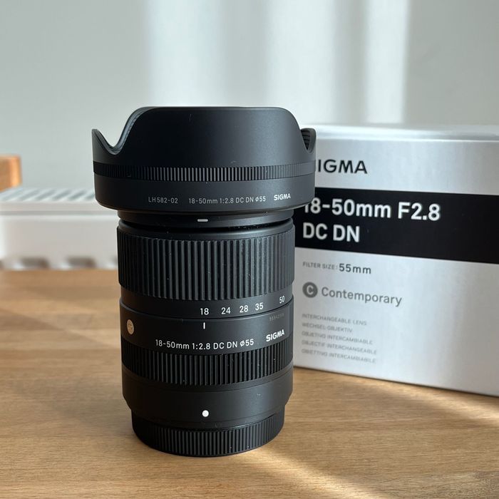 Obiectiv Sigma 18-50 mm f2.8 constant pentru Fujfilm, ca nou, la cutie