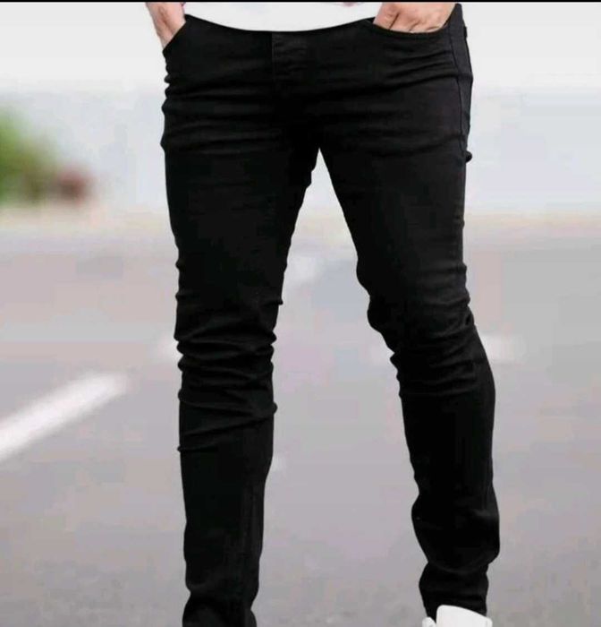 Blugi negri bărbați