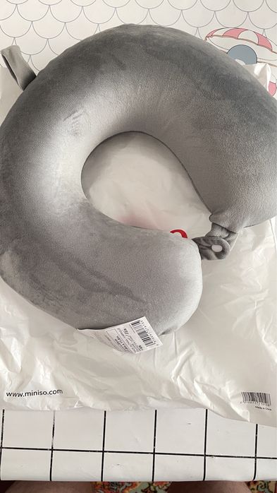 Подушка для шеи Miniso.