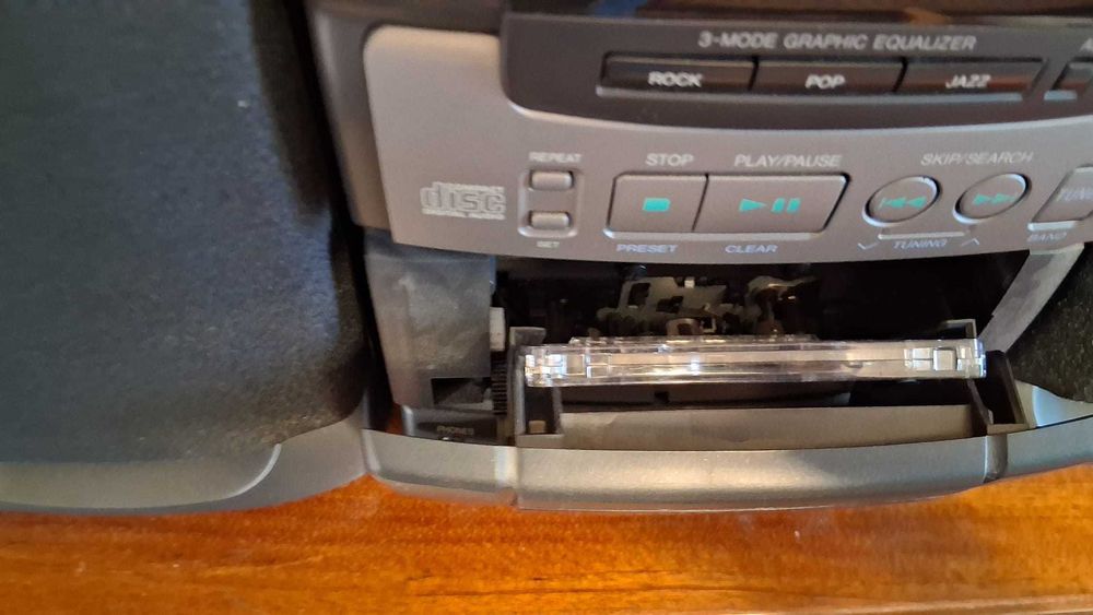 Combina muzicala Aiwa cu 2 boxe