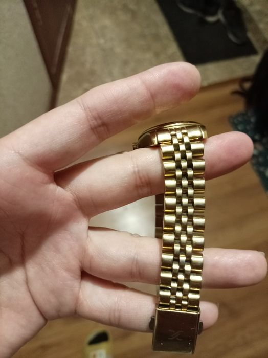 Часы наручные золотистый