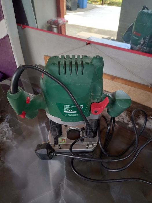 Masina frezat electrica Bosch