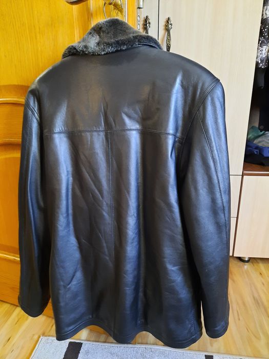 Продам зимние куртки