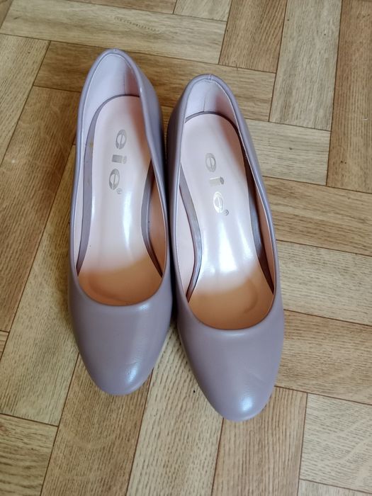 Продам новые туфли