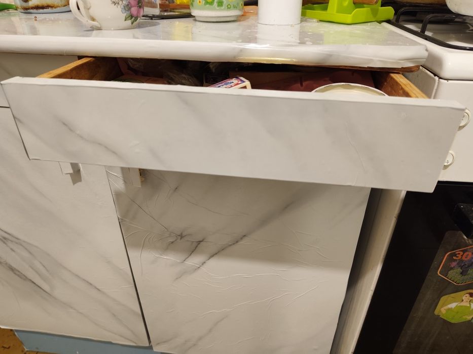 Стол для кухни с ящиками