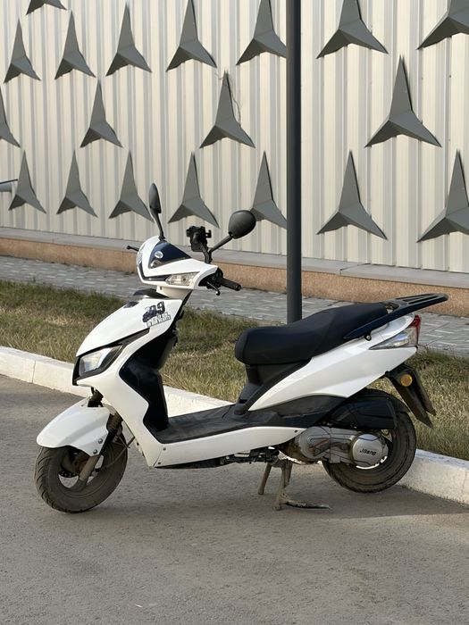 Обменяю Скутер м8 в идеале