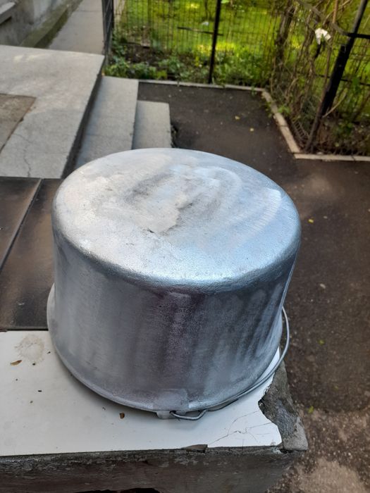 Vînd tuci,ceaun10l.