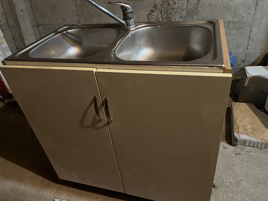 Vând chiuvetă DUBLA de bucatarie FR AN KE  de inox completa cu dulap