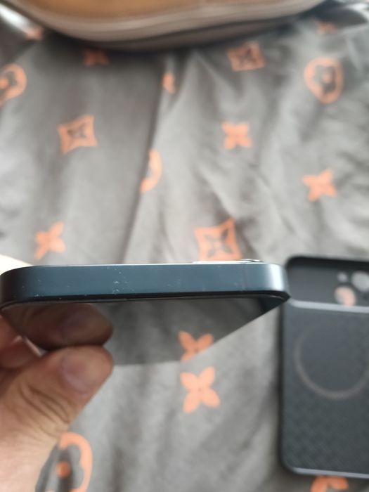 Продам Айфон 13 продам