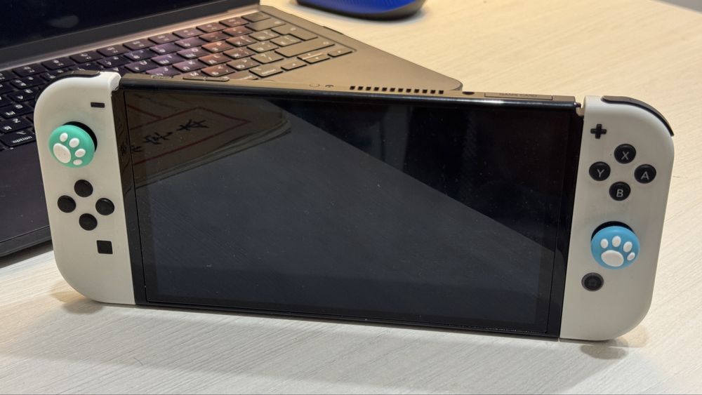 Nintendo Switch OLED + Zelda BOTW