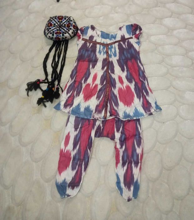 Нарядные платья и костюмы