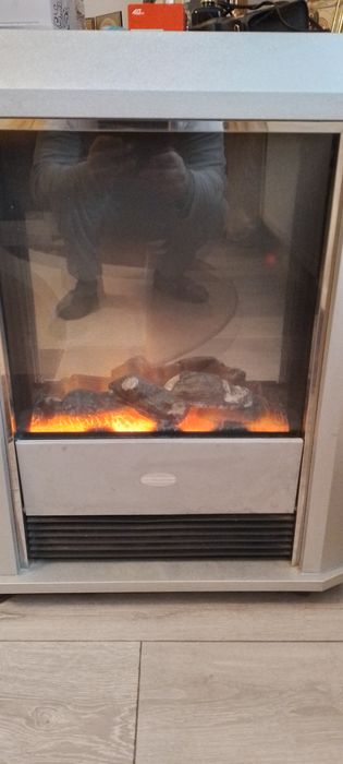 Semineu electric cu efect de flacara