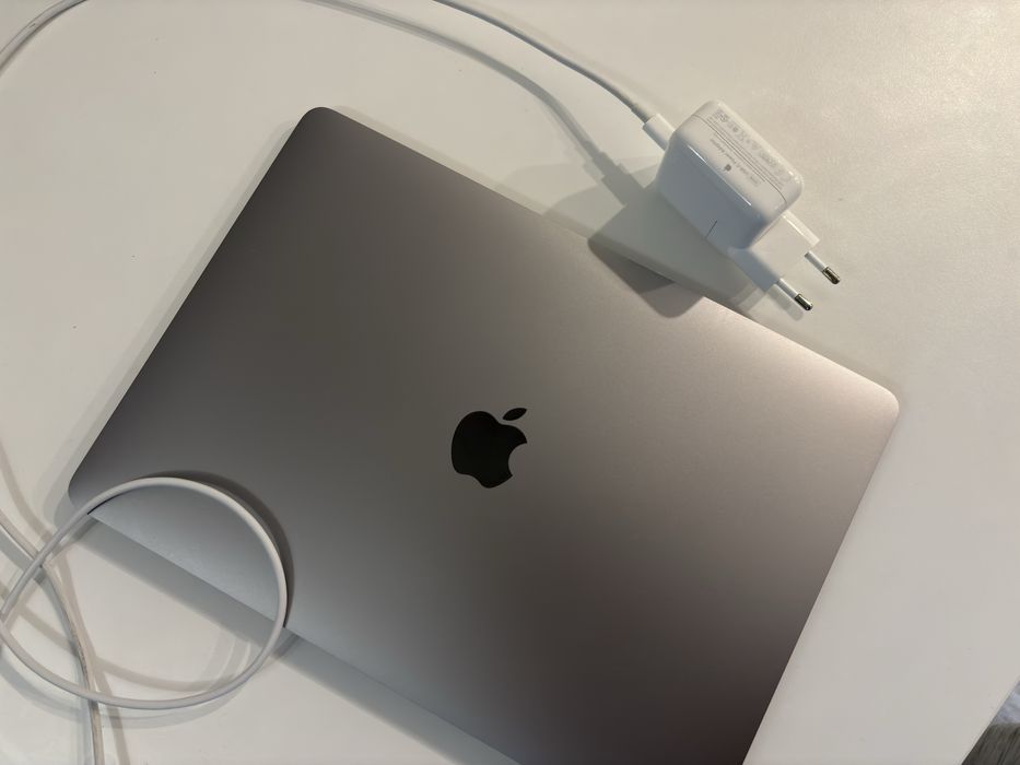 Macbook Air 2020 13” A2179 256 GB Intel Core i3 8GB