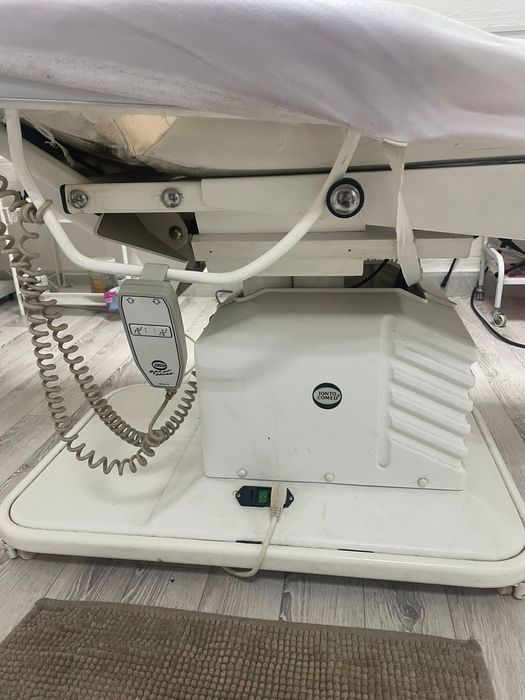 Продам массажную ,косметологическуб кушетку