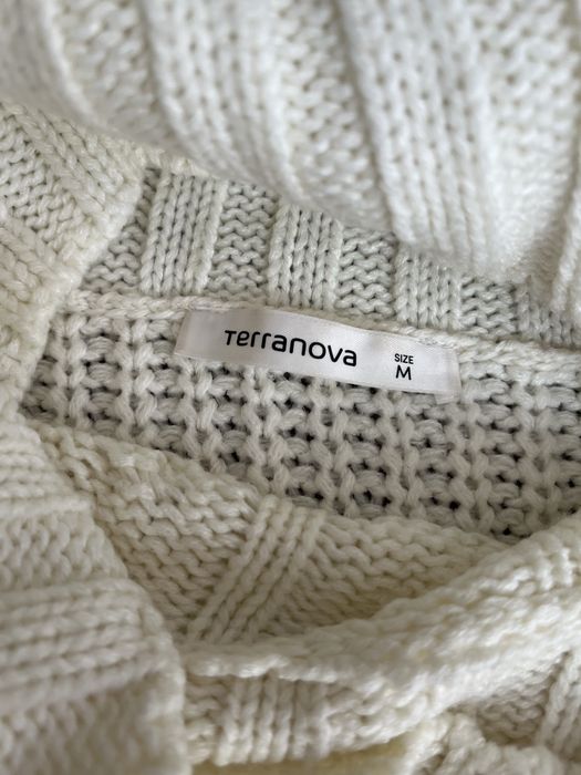 Дамски зимни пуловери