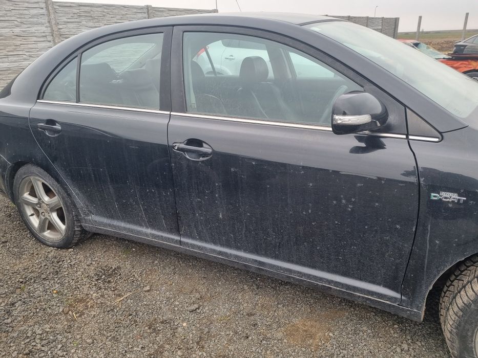 Portiere sedan Toyota Avensis T25