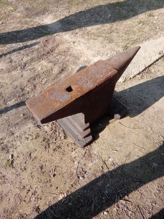 Vând nicovala jud buzau