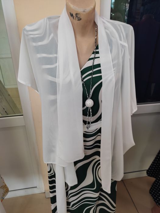 Платья новые продам