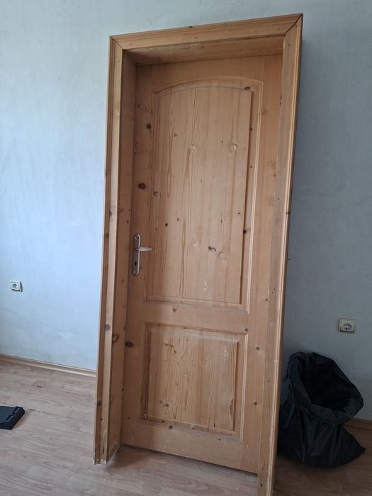 Продавам дървени врати