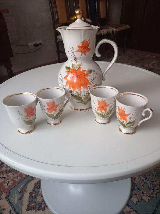 Кувшин для сока с кружками