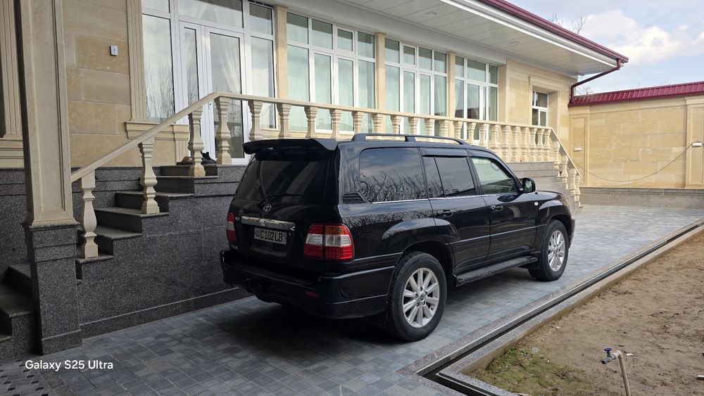 Тойота Ланд круизер 100 в отличном состоянии