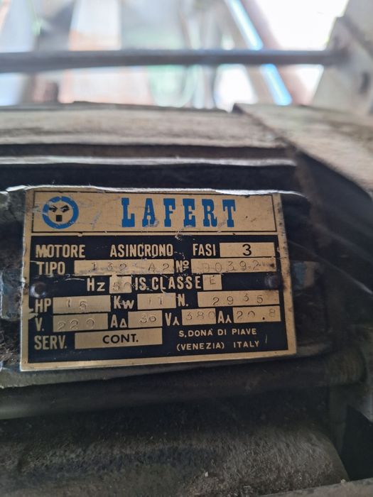 Fierastrau circular masina taiat retezat lemn cherestea