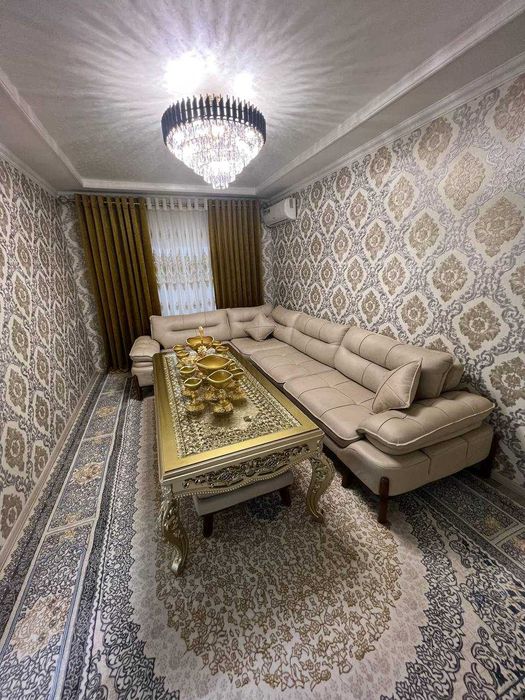 Продаётся квартира Юнусабад10 1 этаж задней стороны дома с навесом