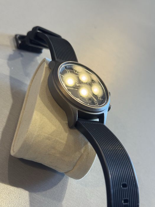 Timex Expedition Capstone Chronograph (black, silicone strap)