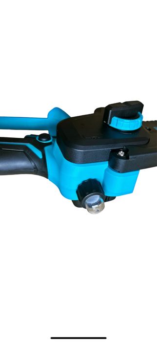 Mini Ferastrau Electric Cu 2 Acumulatori Broman 38V Portabil