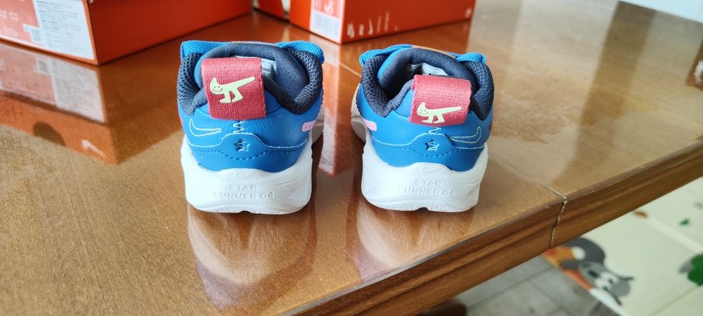 Чисто нови Детски маратонки Nike размер 21