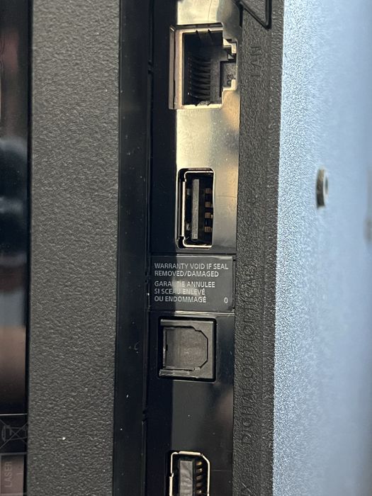 PlayStation 4 Pro 1TB / 2 Джойстика / 2 игри