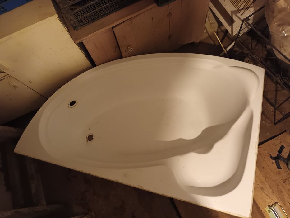 Cadă pe colț 1.50 x 1.00 – stare bună