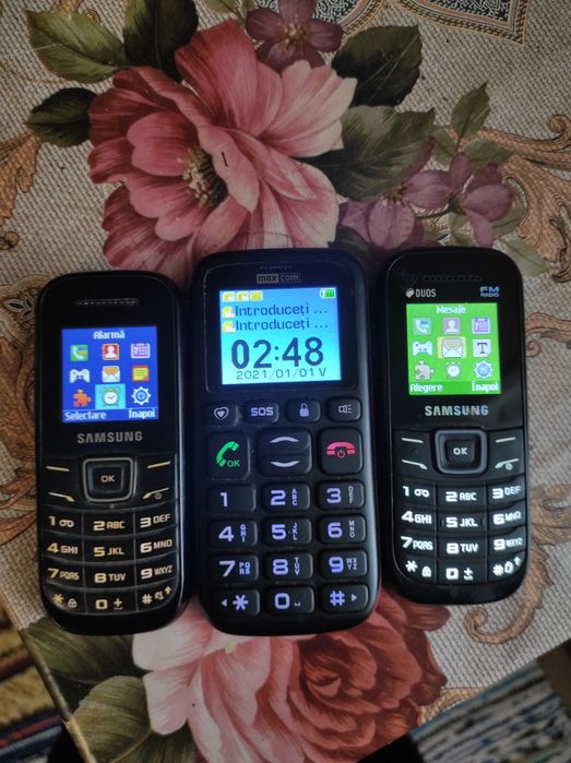 Vînd telefoane cu butoane