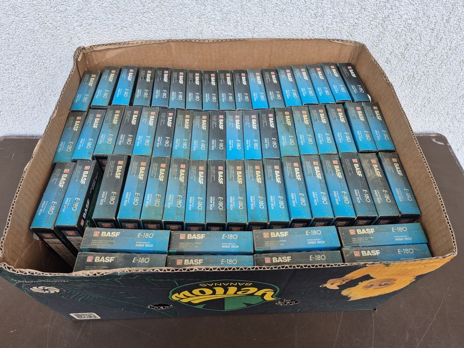 Vând lot 14 casete video VHS originale Basf, 180 minute cu filme

- 40
