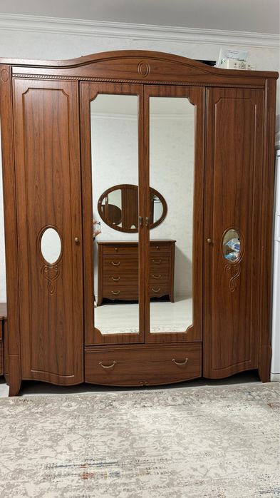 Продам спальный гарнитур