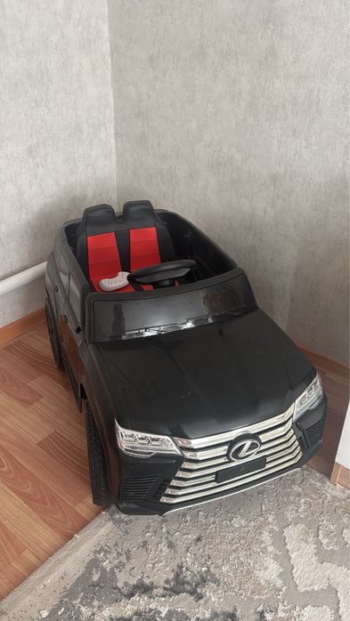 Продам машинку детскую