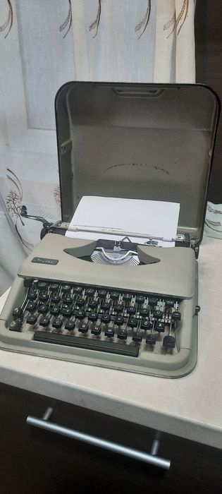 Mașină de scris Irene 1960 impecabilă