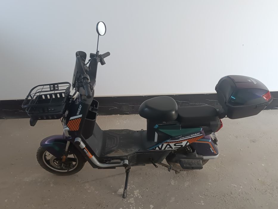 Skuter 777 madeli sotiladi