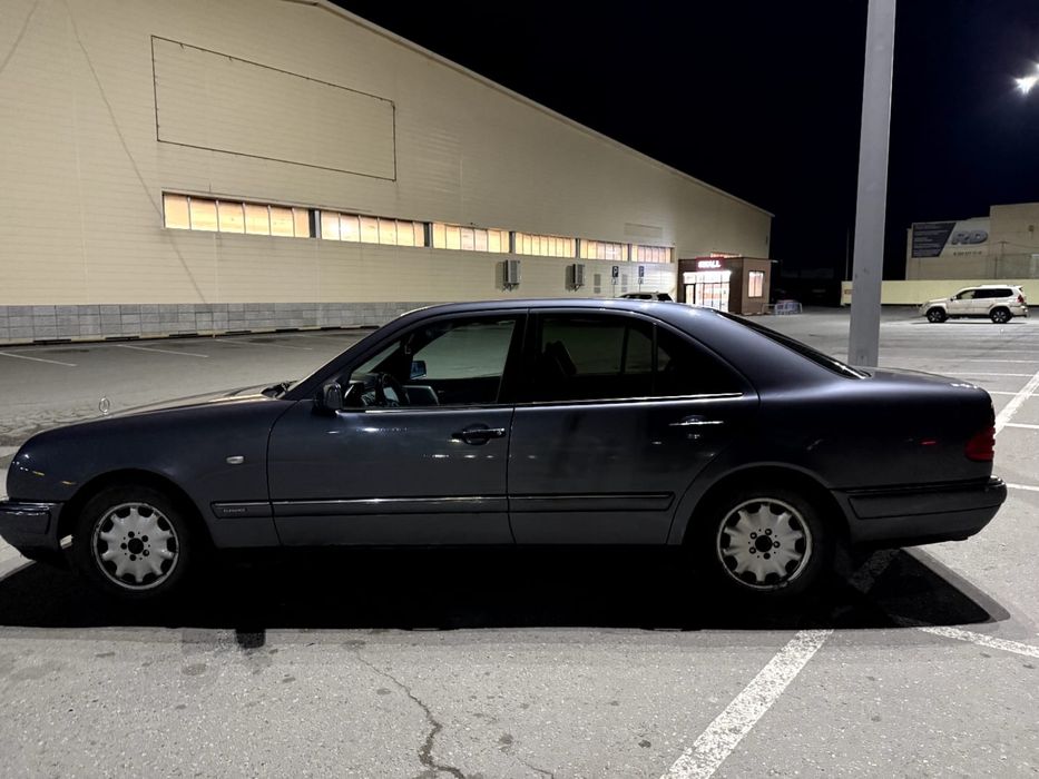 продам машину Mercedes 210