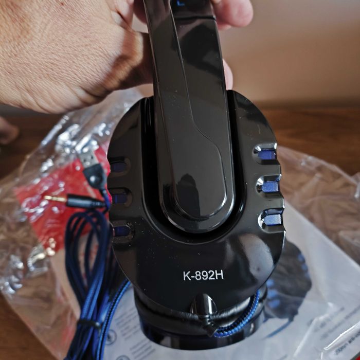 Гейминг слушалки със LED светлини