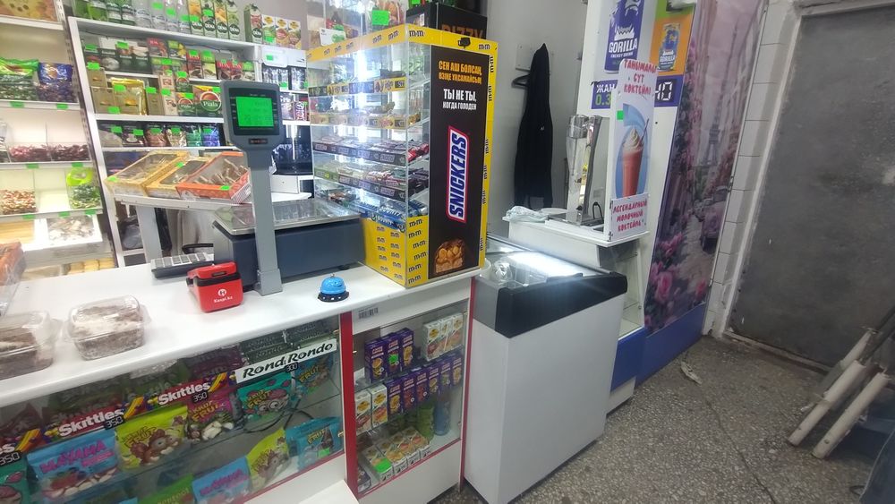 Кондитерский отдел в центре города.