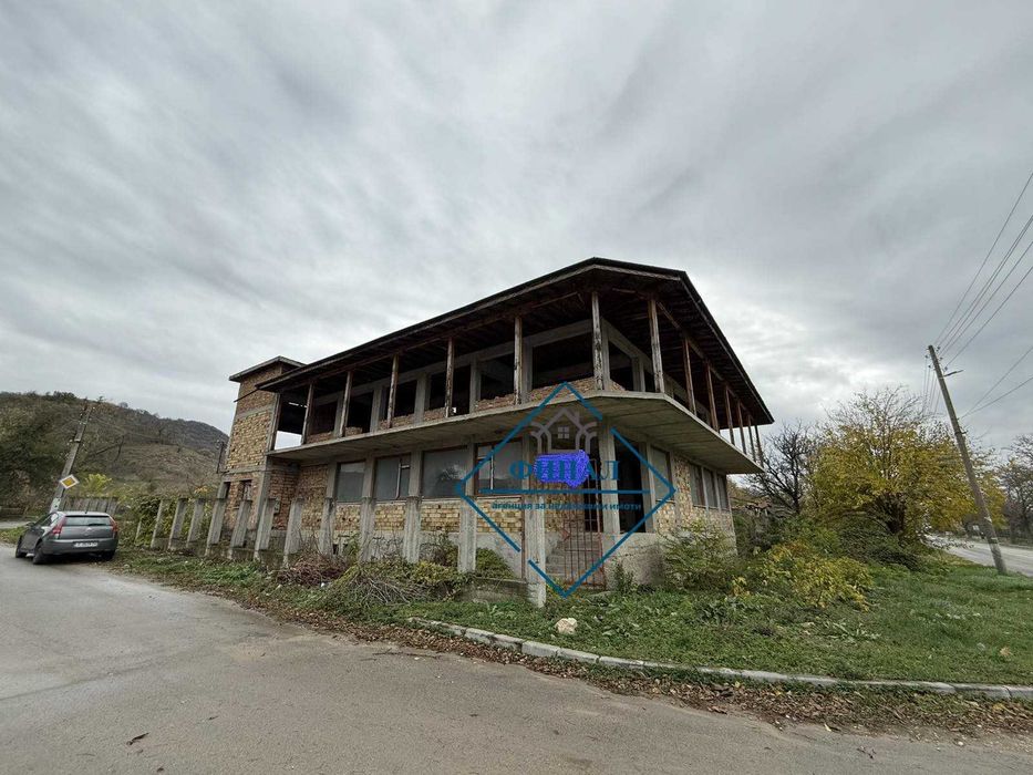 Продава се Промишлена сграда в с. Памукчии, Област Шумен - 813 кв.м за 189 €/кв.м - Снимка #1