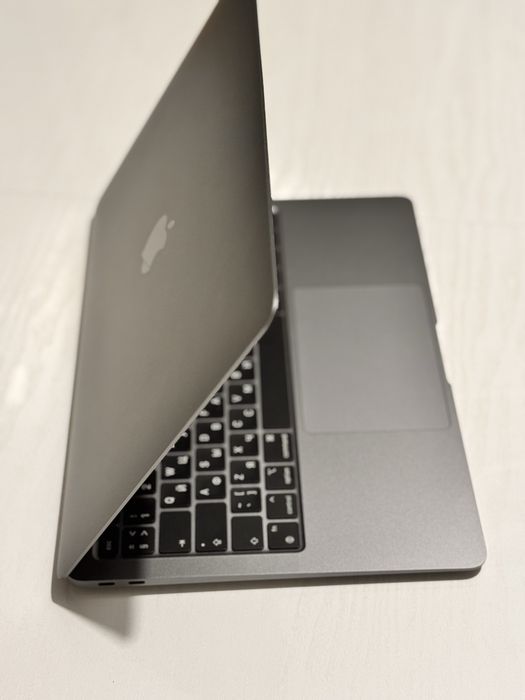 Продам MacBook Air M1 8/256 GB 13’
