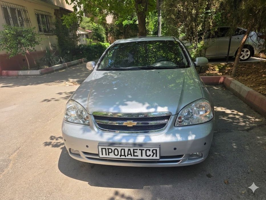 Продается Chevrolet Lacetti 1,6 automat 2013