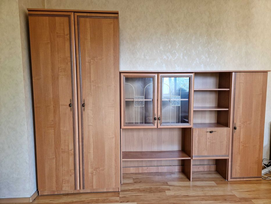 гардероб със секция