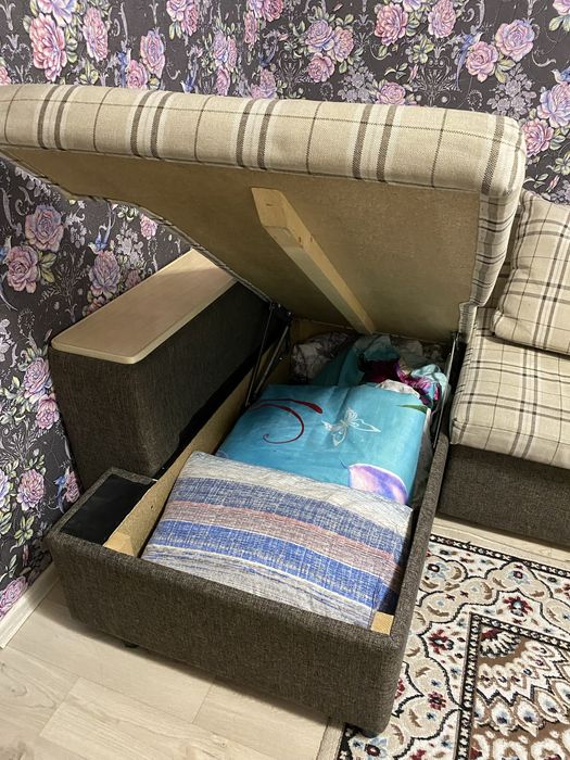 Угловой  диван..