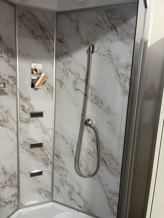 Продам душевые кабинкт