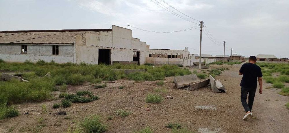 Noturar bino sotiladi